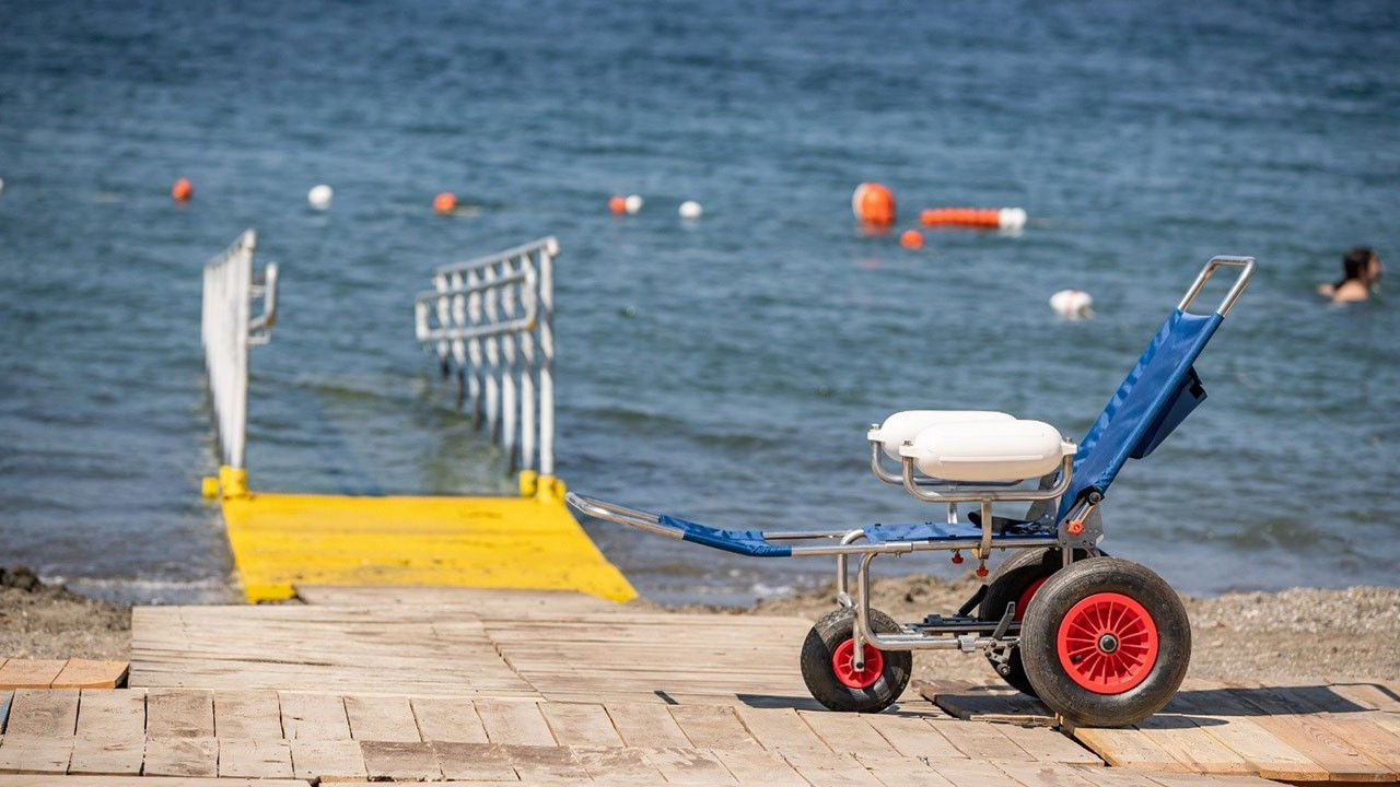 İzmir Büyükşehir Belediyesi engelli dostu plajları paylaştı
