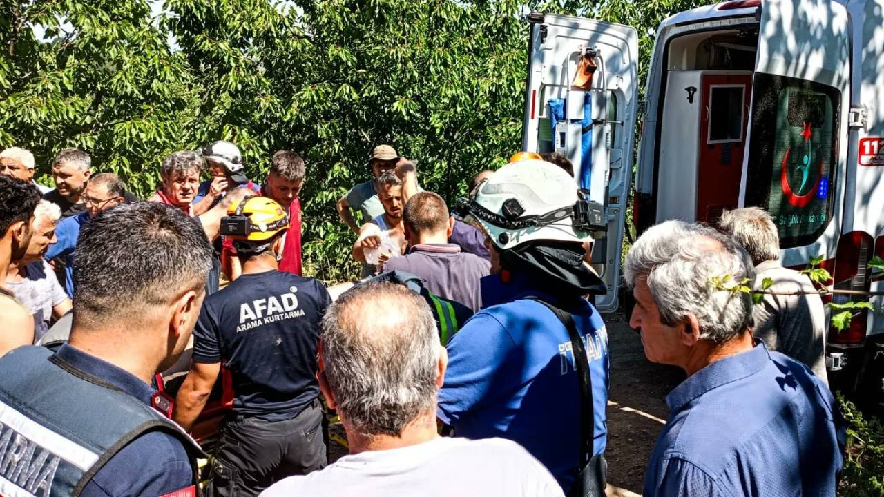 Yalova'da devrilen traktörün sürücüsü 1 saatlik çalışmayla kurtarıldı