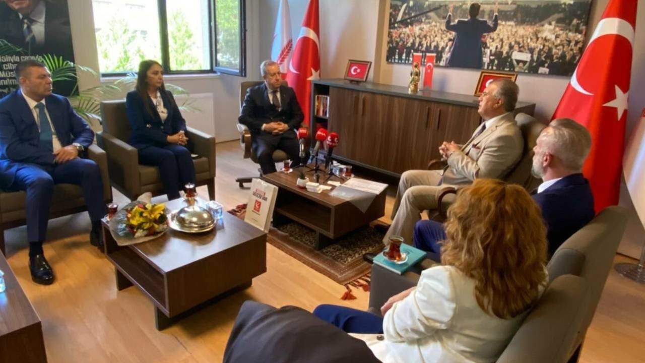 YRP'li Aydal'dan MHP heyetine: Devlet Bey evlenseydi hanımı bakardı