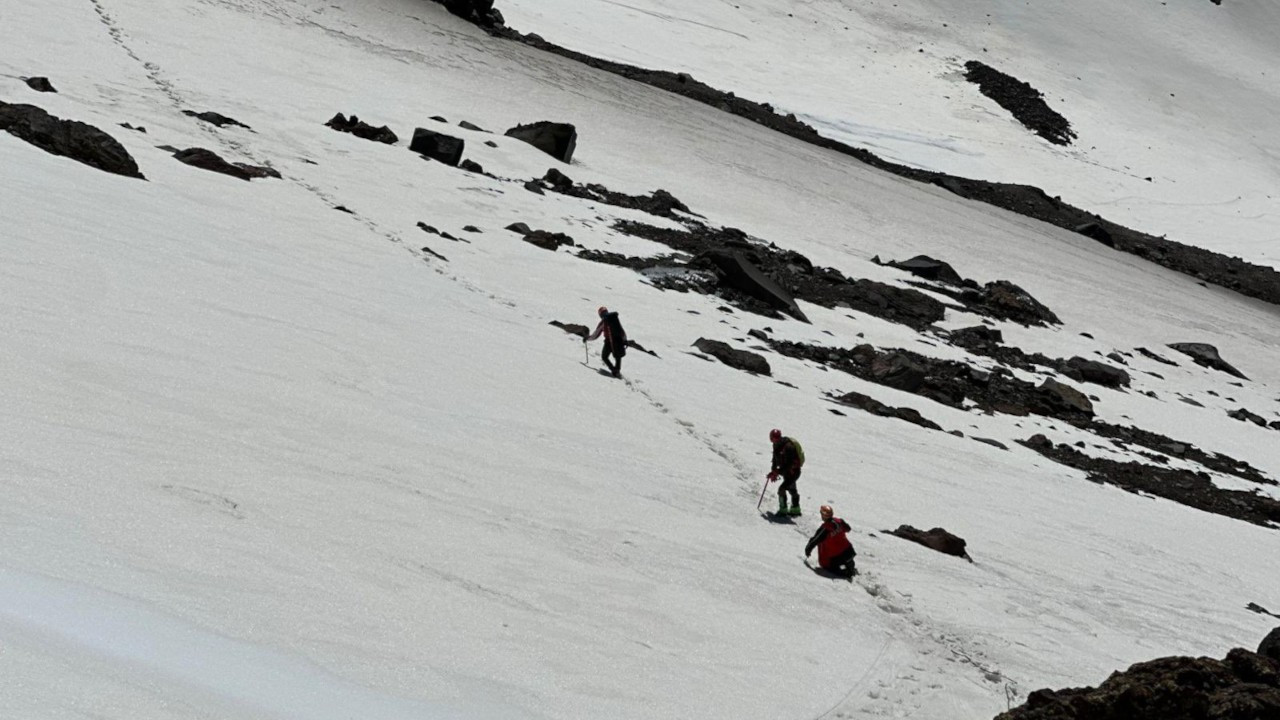 AFAD: Ağrı Dağı'nda ölen dağcının naaşı indirildi