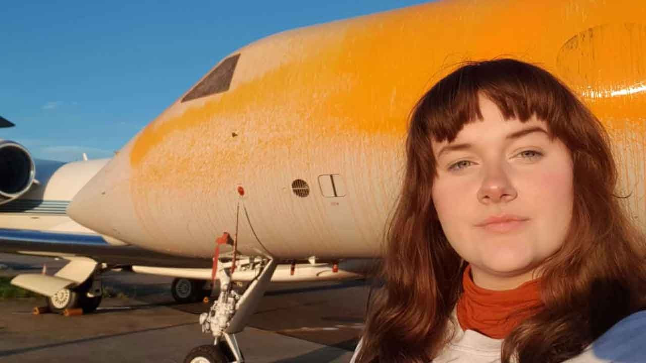 Taylor Swift'in jetinin olduğu havaalanında iklim eylemi: Uçakları boyadılar