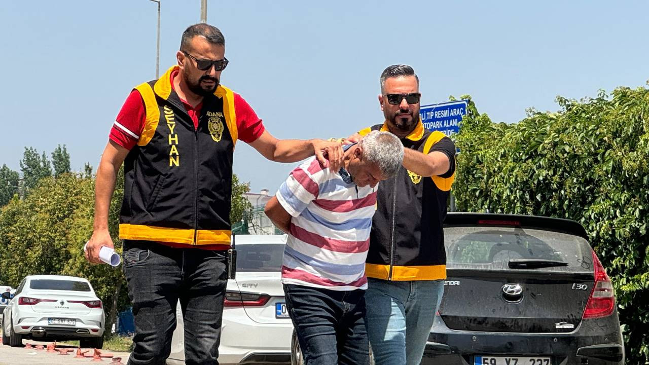 Adana'da evinde ruhsatsız 3 silah ele geçirilen zanlı tutuklandı