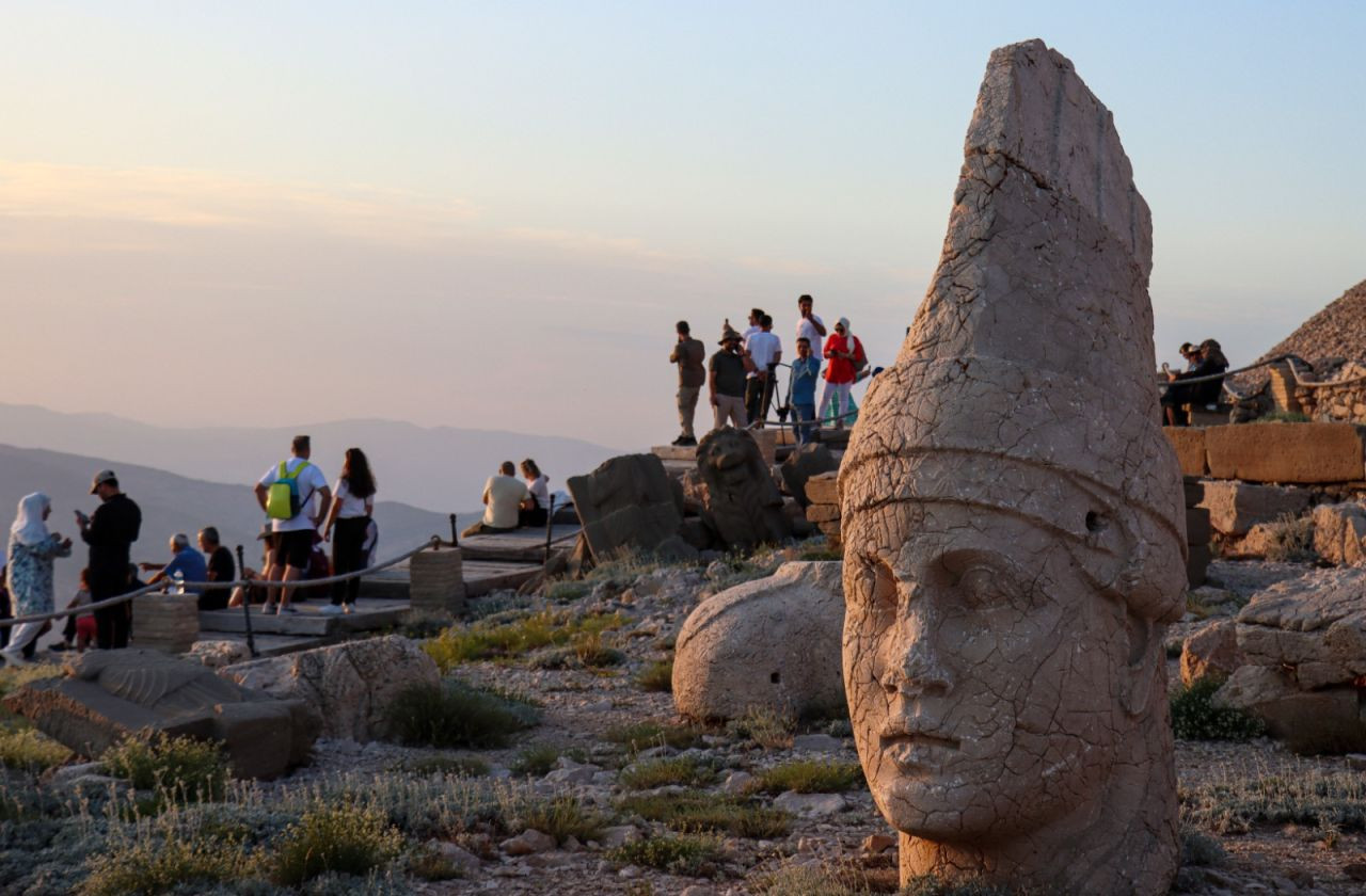 UNESCO Dünya Mirası Listesi'nde: Nemrut Dağı'nı bayramda yaklaşık 8 bin kişi ziyaret etti - Sayfa 4