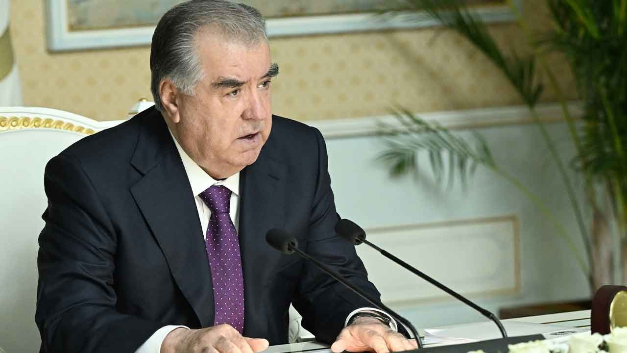 Cumhurbaşkanı yasayı imzaladı: Tacikistan'da 'milli kültüre aykırı' kıyafetlere yasak