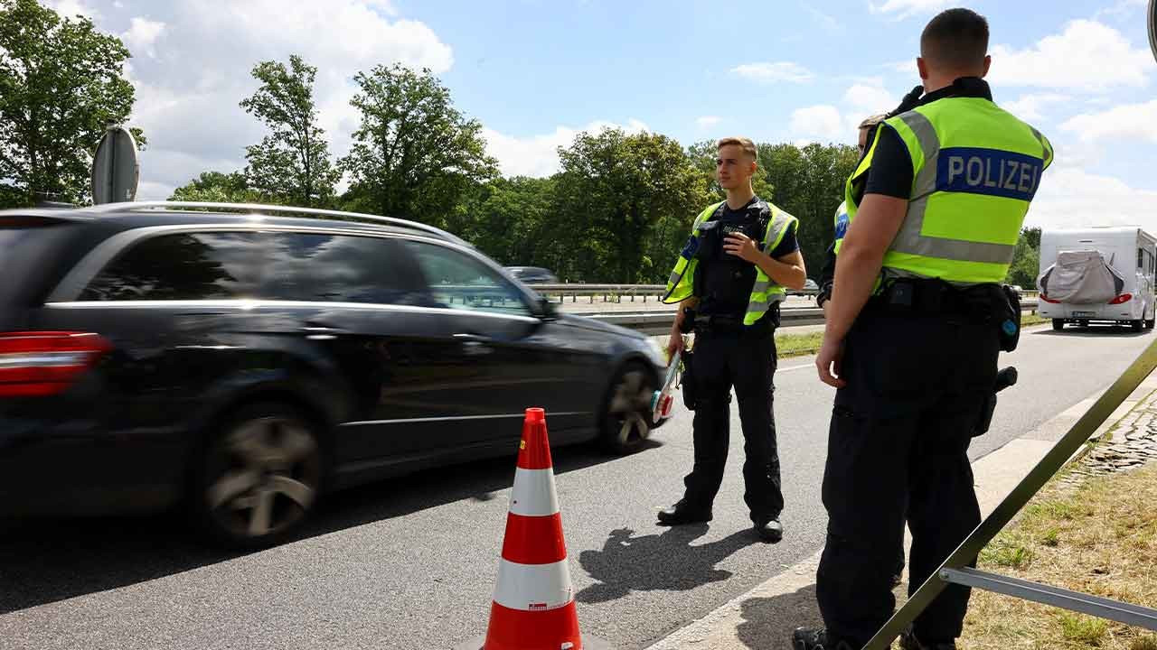 Almanya'da üç şüpheli 'casusluk' iddiasıyla gözaltına alındı
