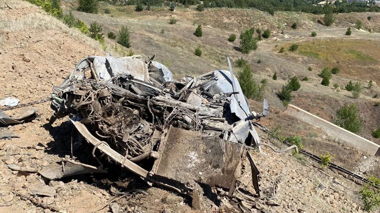 Çankırı'da tırdan düşen beton blokun çarptığı otomobilin sürücüsü öldü