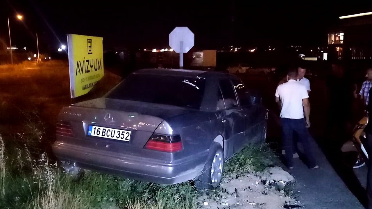 Bursa'da iki otomobilin çarpıştığı kazada iki sürücü de yaralandı