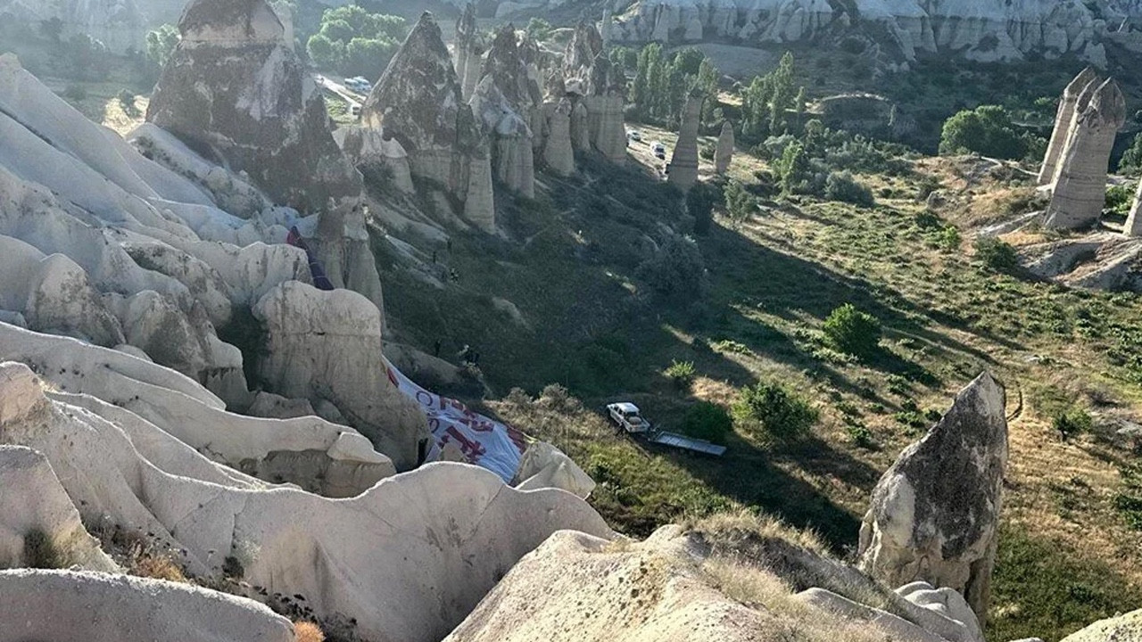 Kapadokya'da tehlikeli iniş: Sıcak hava balonu kayalıklara iniş yaptı