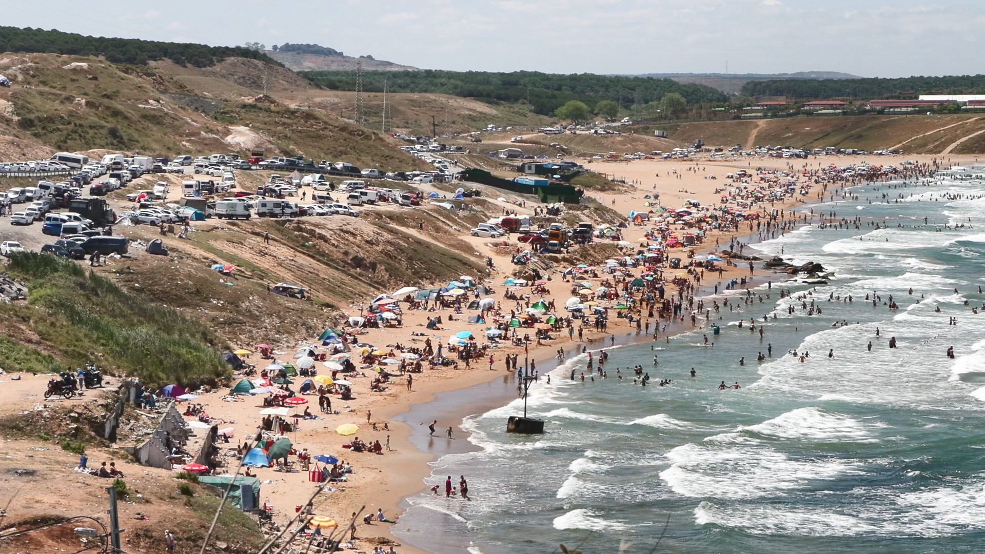 Kısırkaya Plajı akına uğradı: 'İnsanlar sahili pis bırakıyor'