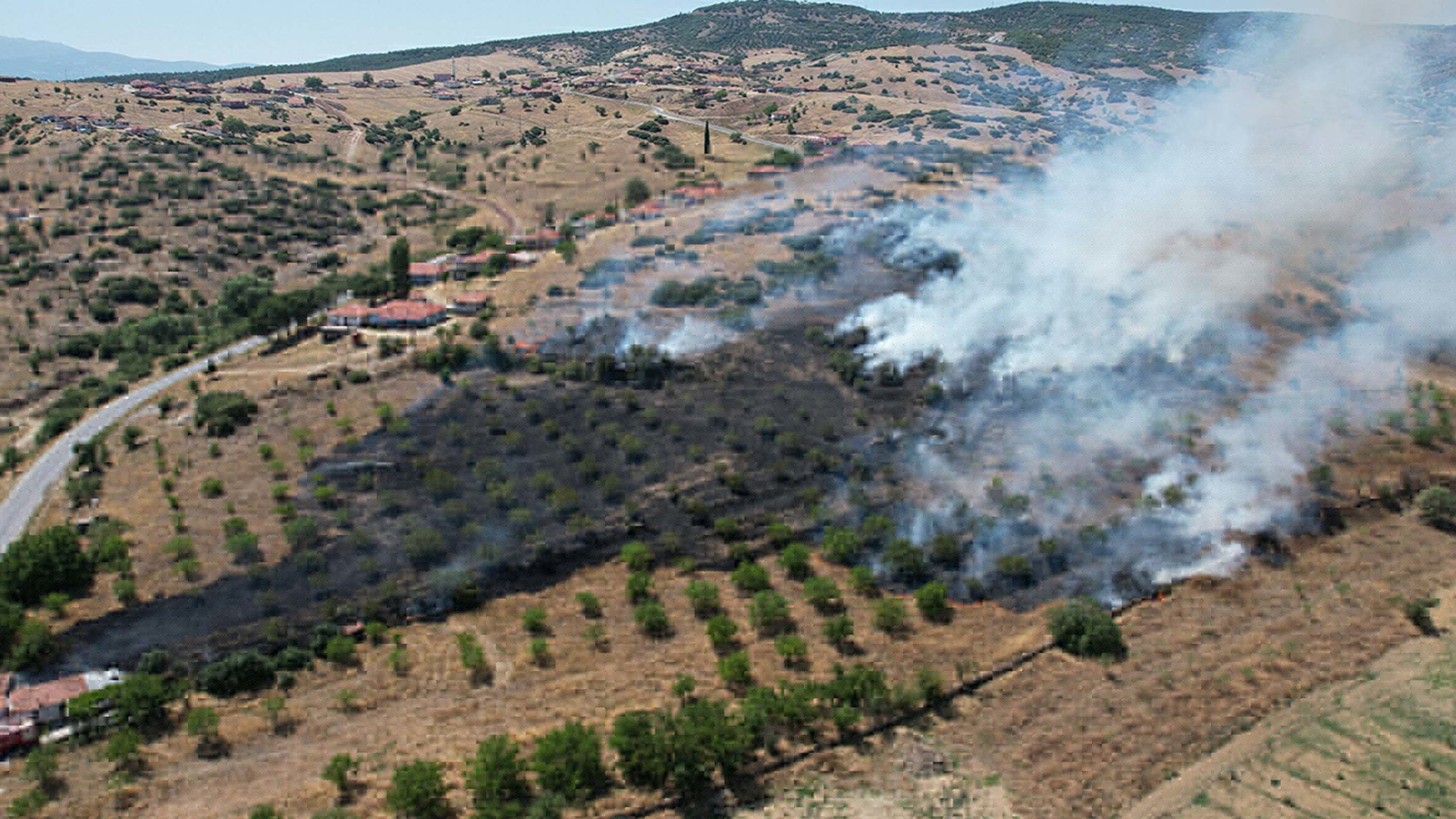 Kula'daki yangın kontrol altında: 5 dönüm arazi zarar gördü
