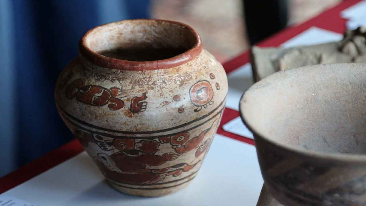 4 dolara satın aldığı vazo 1000 yıllık tarihi eser çıktı