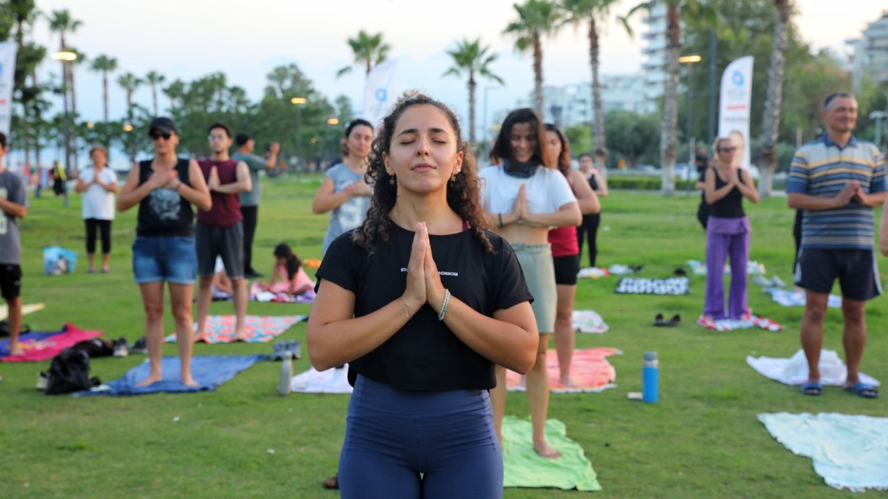 Antalya'da Dünya Yoga Günü, Konyaaltı Sahili'nde kutlandı