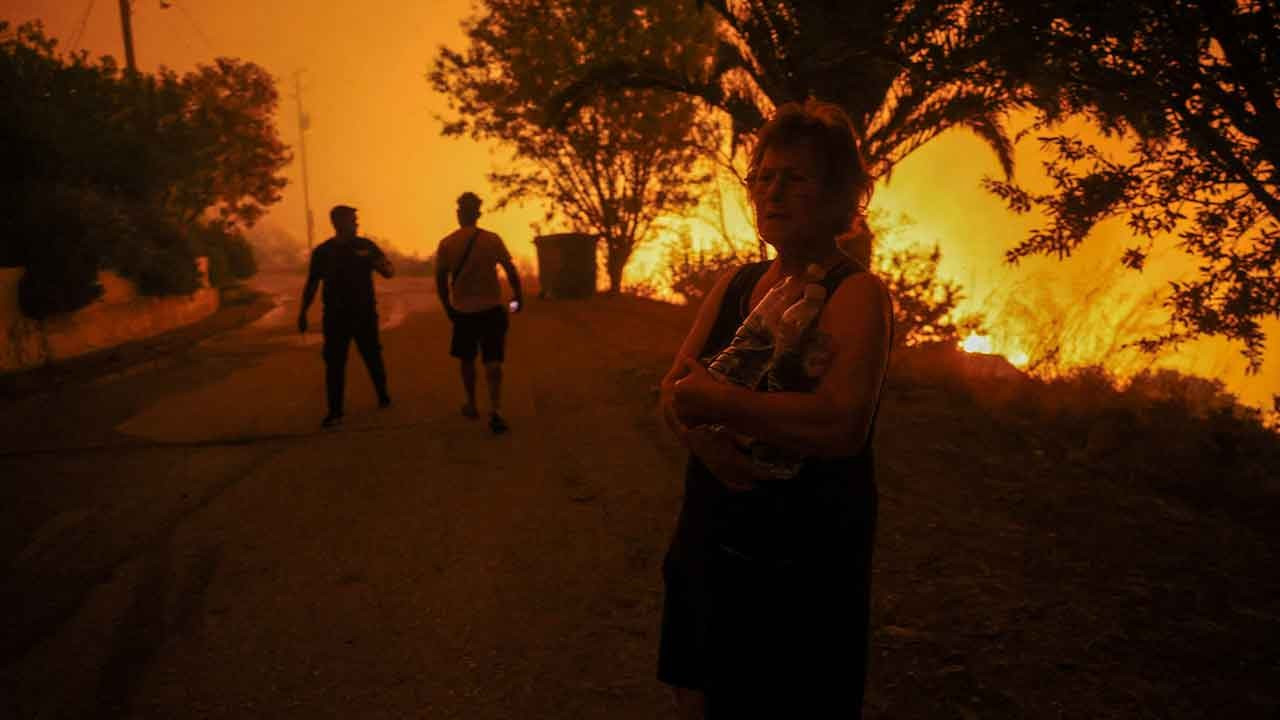 Yunanistan'daki orman yangınlarında 1 kişi hayatını kaybetti