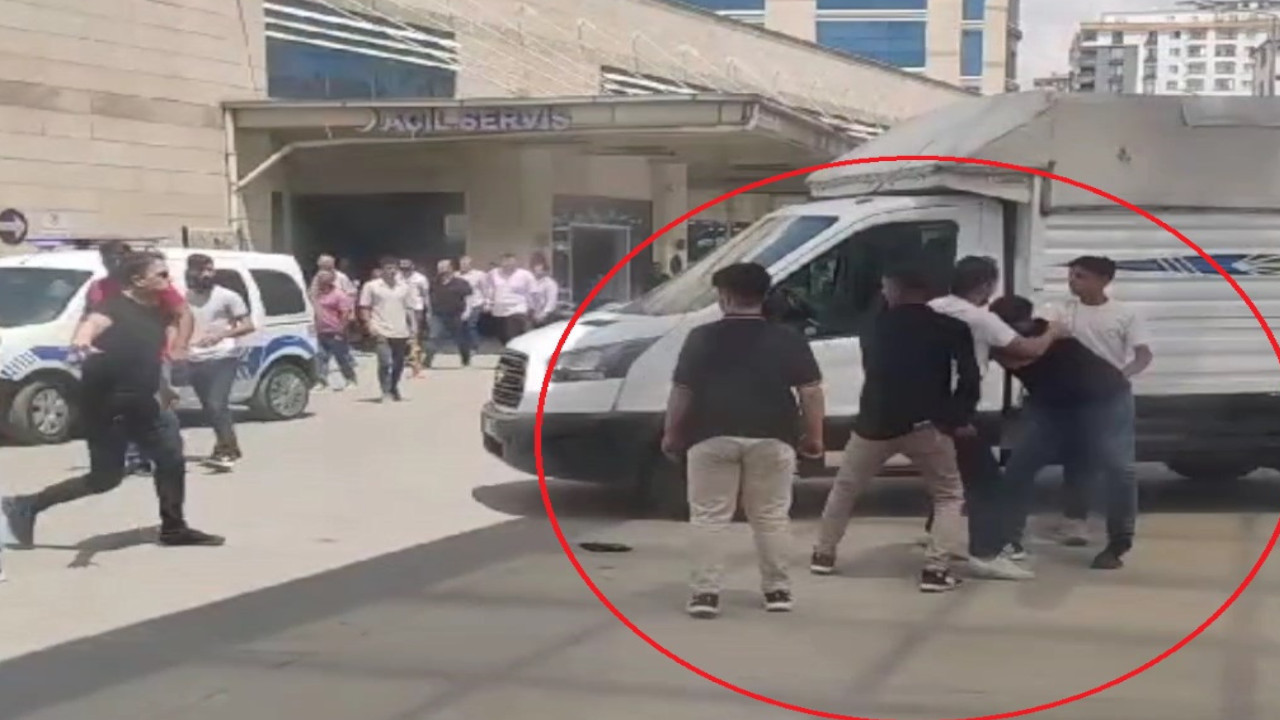 Siirt'teki taşlı sopalı kavga hastane önünde devam etti