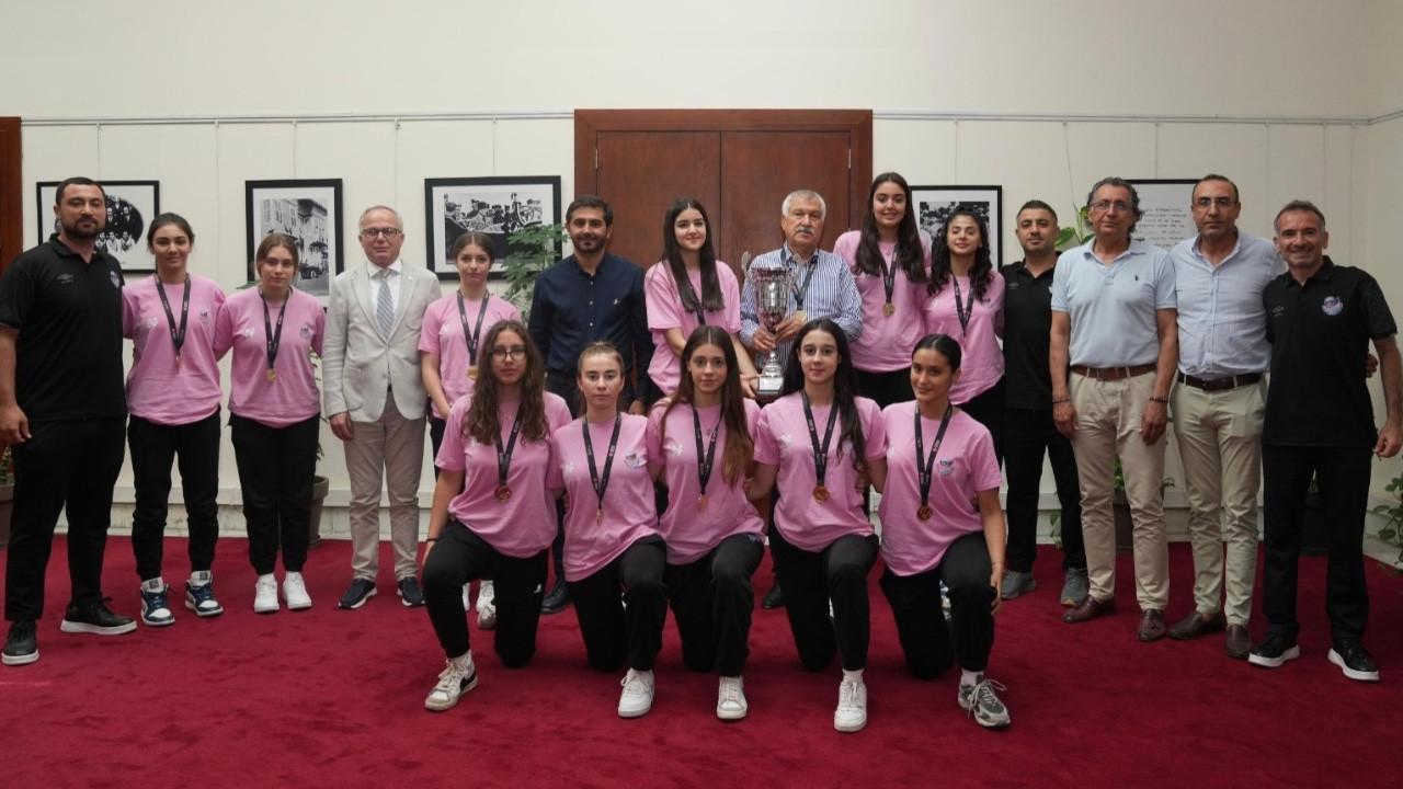 Türkiye Şampiyonu sporcular ve antrenöre milli takım daveti