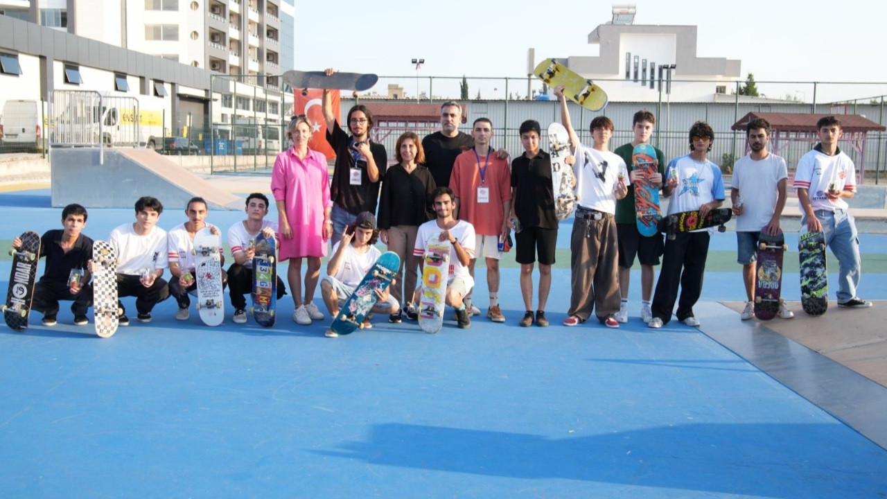 Seyhan Belediyesi Dünya Kaykay Günü'nde yarışma düzenledi