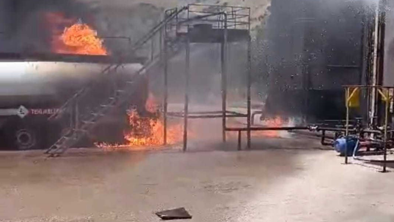 Batman'da petrol kuyusunda yangın: Tanker ve stok kuyusu kül oldu