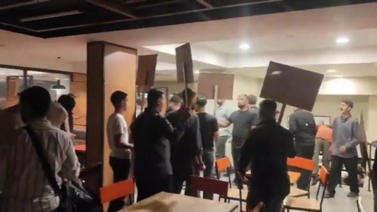 Burger King saldırısı: 'Camide toplanıp geldiler, polis müdahale etmedi'