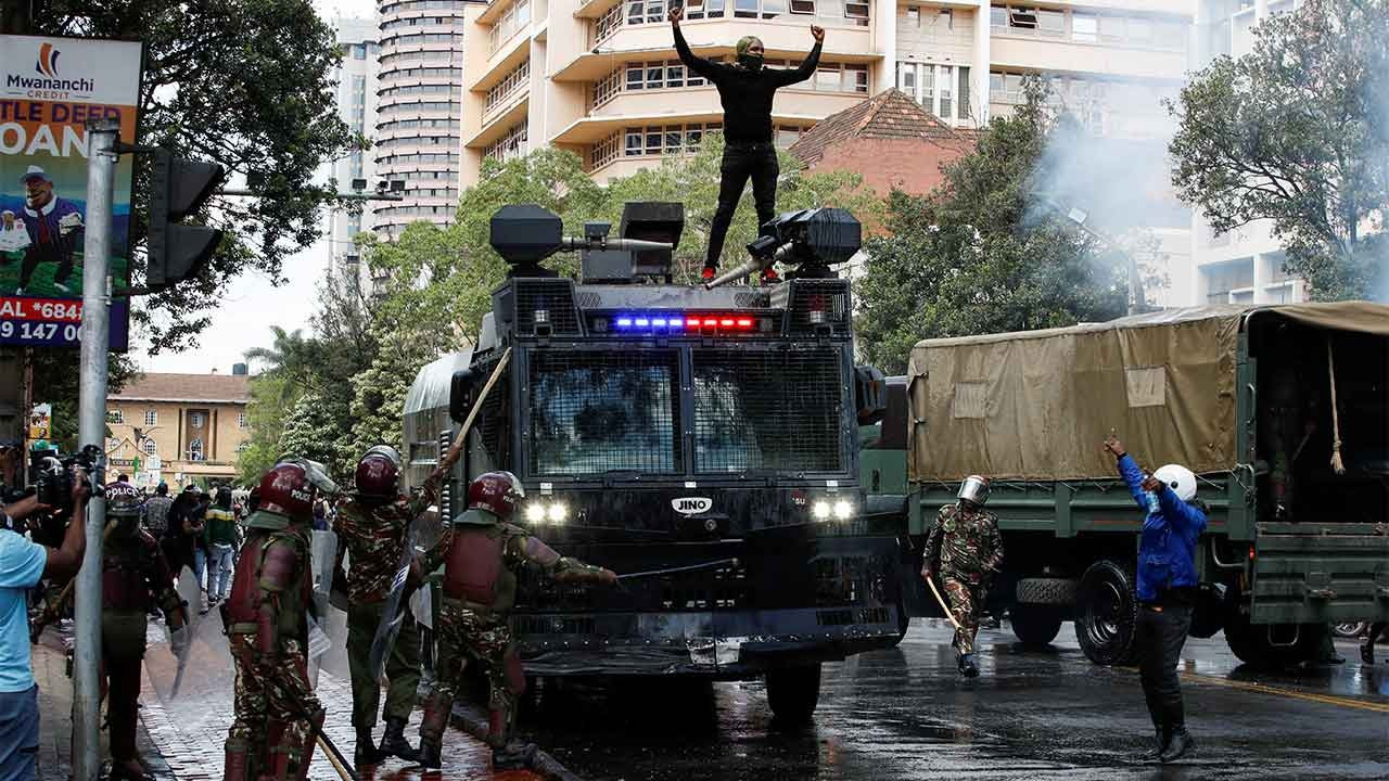Kenya’da vergi zammı protestoları: Polis eylemcilerin üzerine ateş açtı