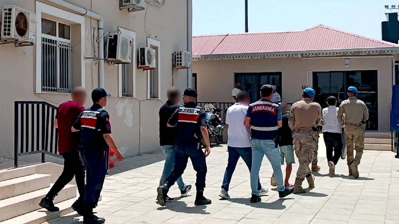 Mersin'de fuhuş operasyonu: 8 zanlı tutuklandı