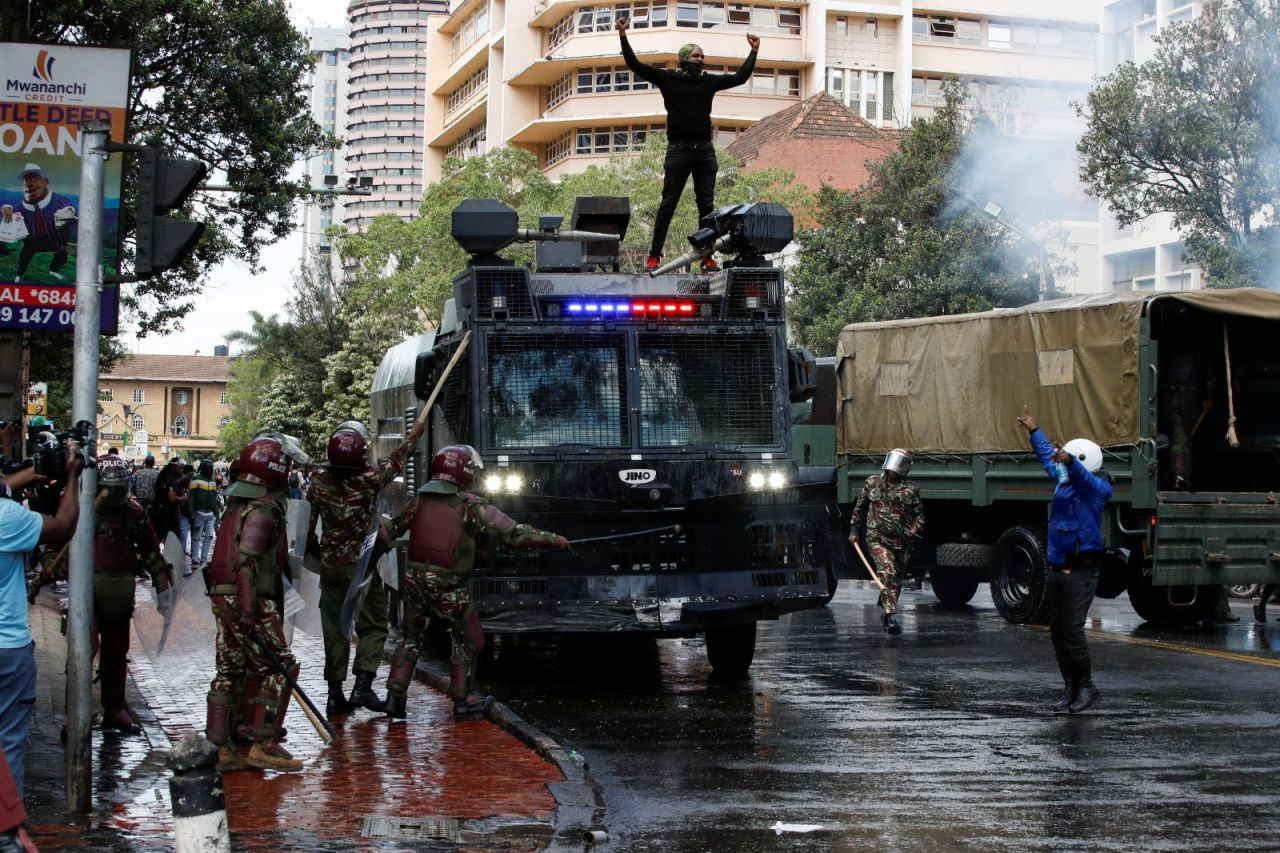 Kenya’da vergi zammı protestoları: Polis eylemcilerin üzerine ateş açtı - Sayfa 1