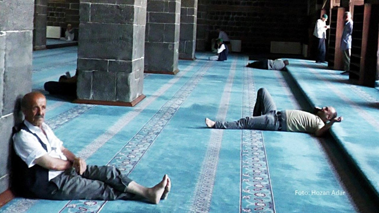 Diyarbakır’da klima açamayanlar camilerde serinledi - Sayfa 1