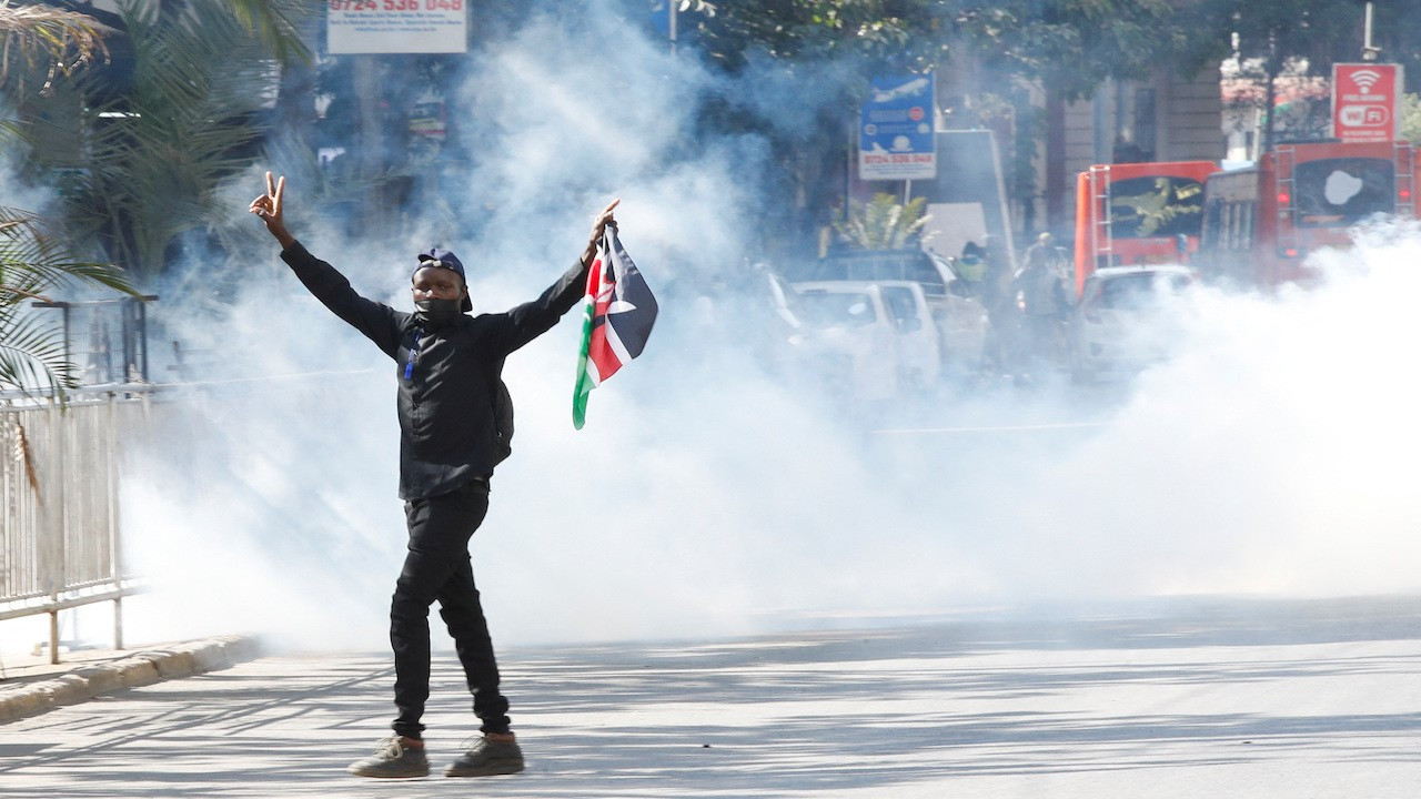 Kenya'da eylemler sonuç verdi: Hükümet vergi artışından geri adım attı