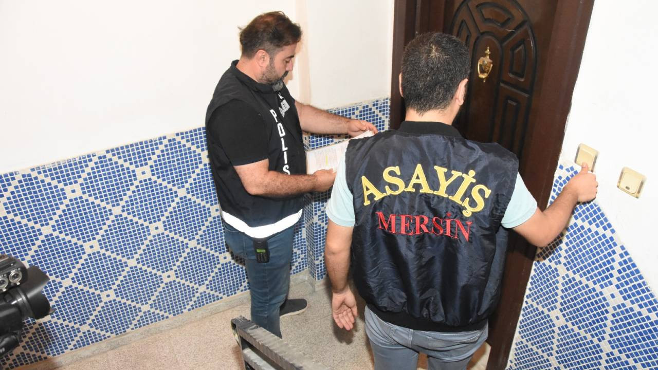 Mersin'de çeşitli suçlardan aranan 64 zanlı yakalandı