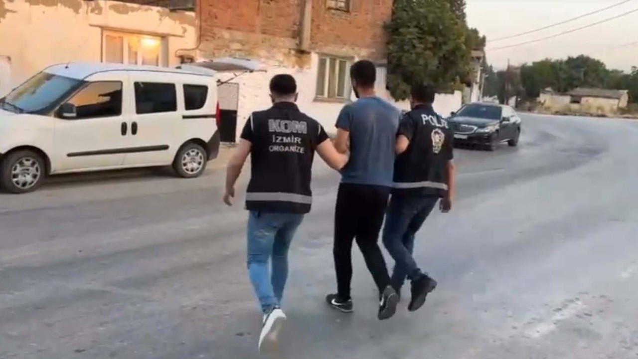 İzmir'de oto galerici görünümlü tefecilik: 14 kişi gözaltına alındı