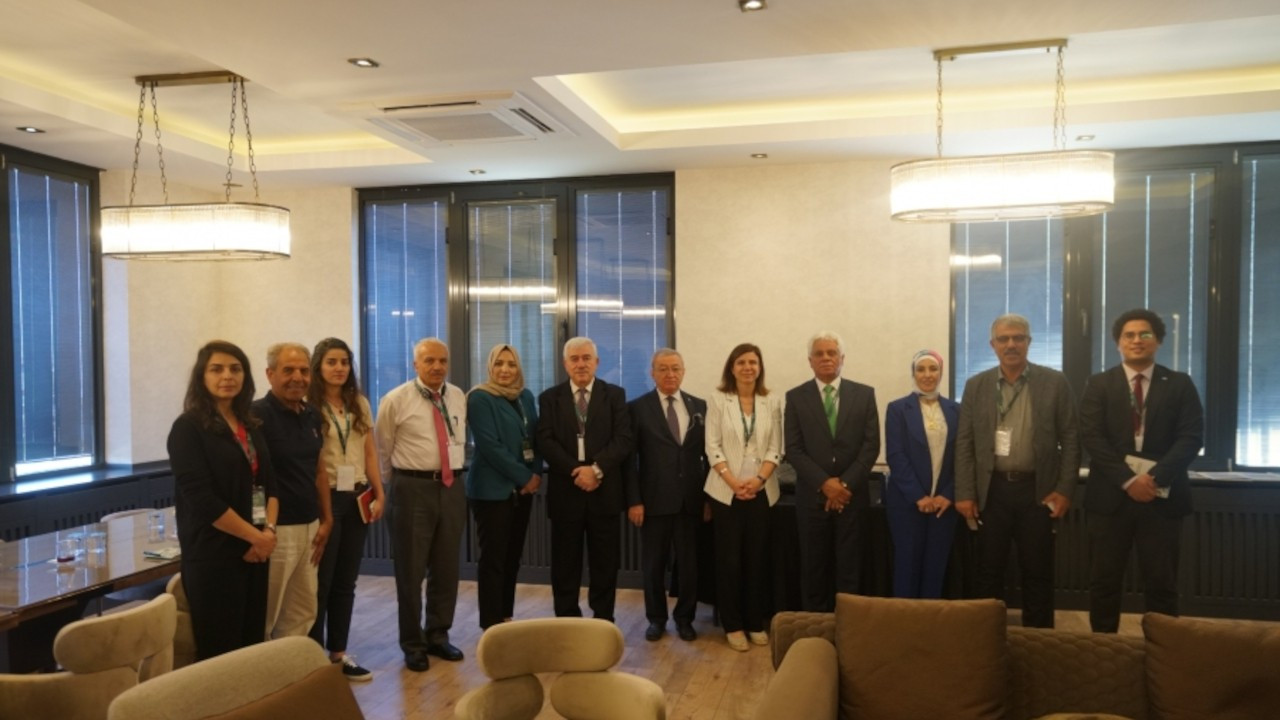 Bucak, Filistin, Lübnan ve Ürdünlü belediye temsilcileriyle görüştü