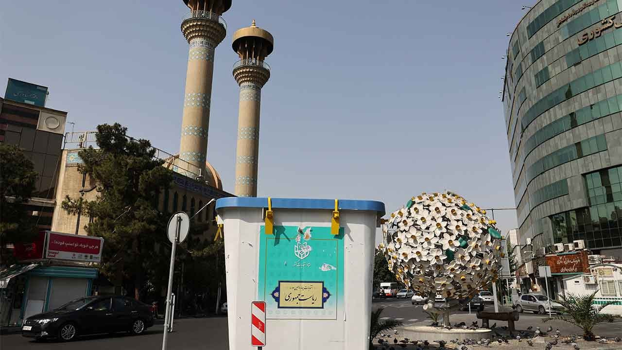 İran'da seçim sandıklarını taşıyan araca silahlı saldırı: 2 kişi öldü