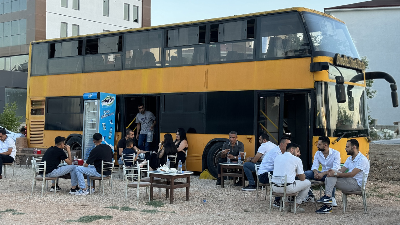 Emektar çift katlı halk otobüsü Elazığ'da lezzet durağı oldu