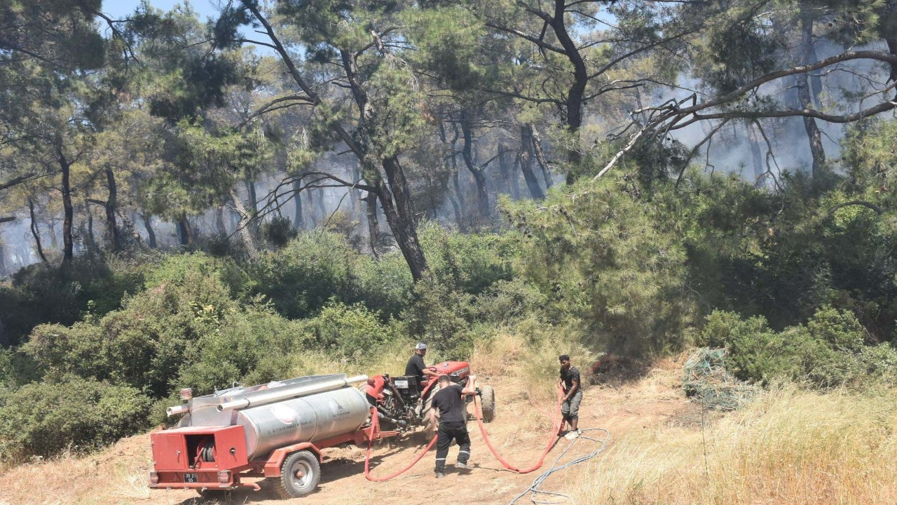 İzmir'de yangın: Evler tahliye edildi