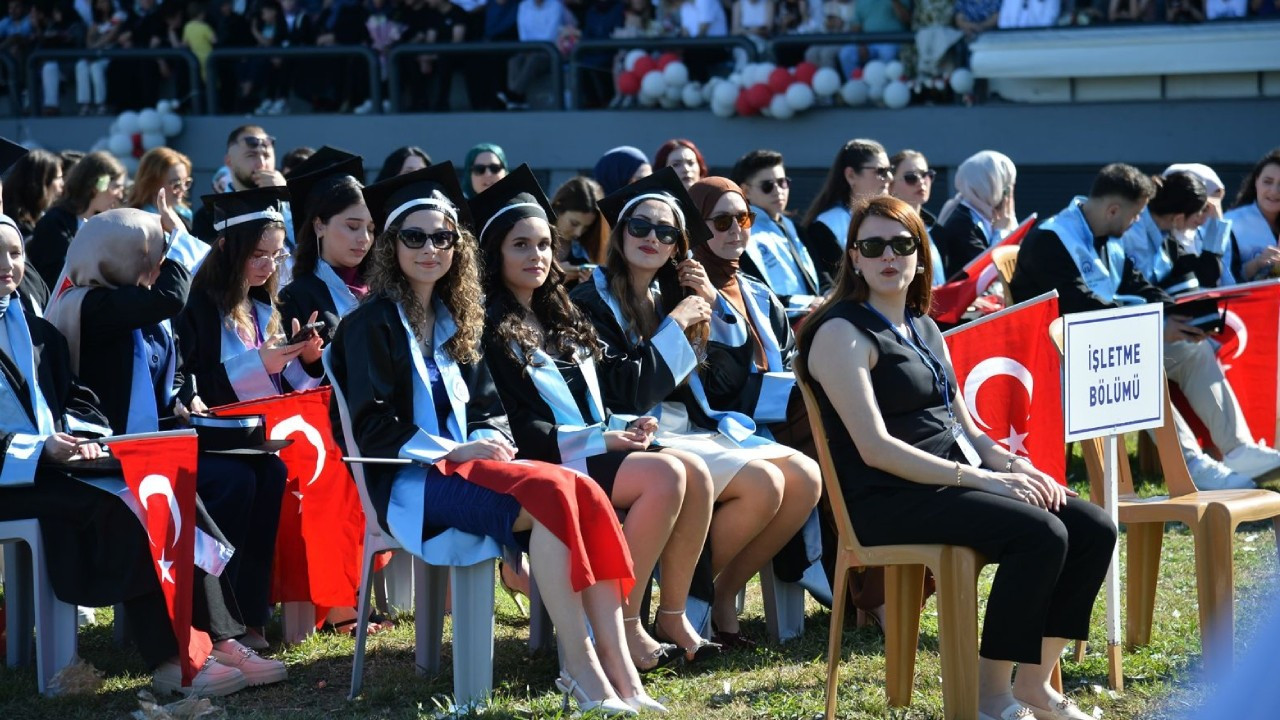 KTÜ'de mezuniyet töreni düzenlendi