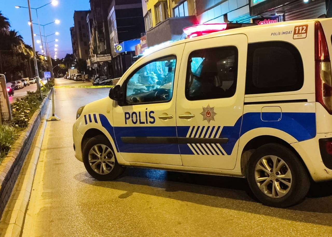 İzmir'de silahlı kavgada 1 kişi öldü, 2 kişi yaralandı