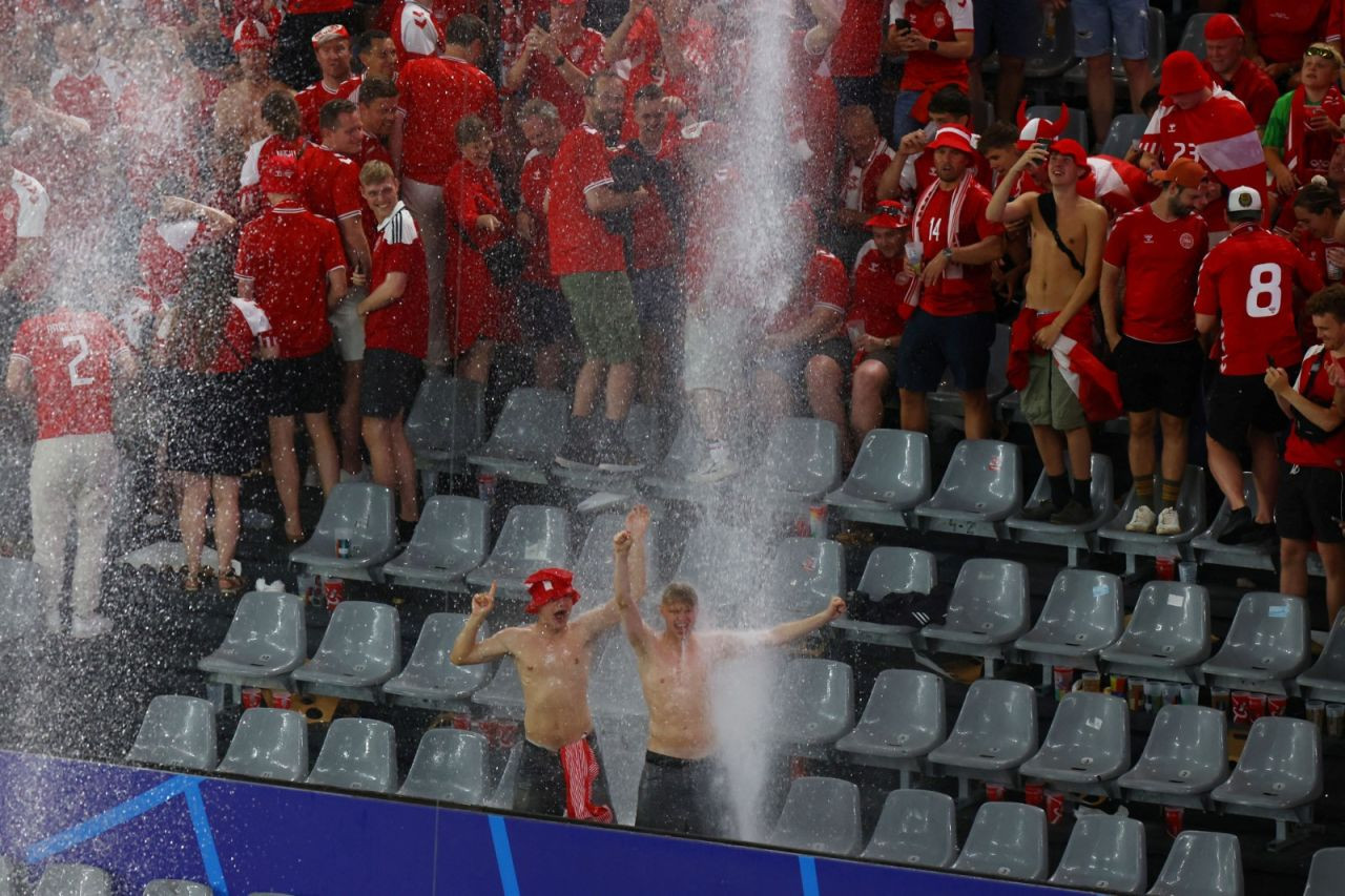 Yağmur nedeniyle duran maça tepkiler: 'İrfan çamur yuttuğu için kusuyordu' - Sayfa 1