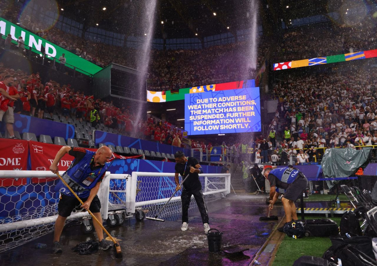 Yağmur nedeniyle duran maça tepkiler: 'İrfan çamur yuttuğu için kusuyordu' - Sayfa 4