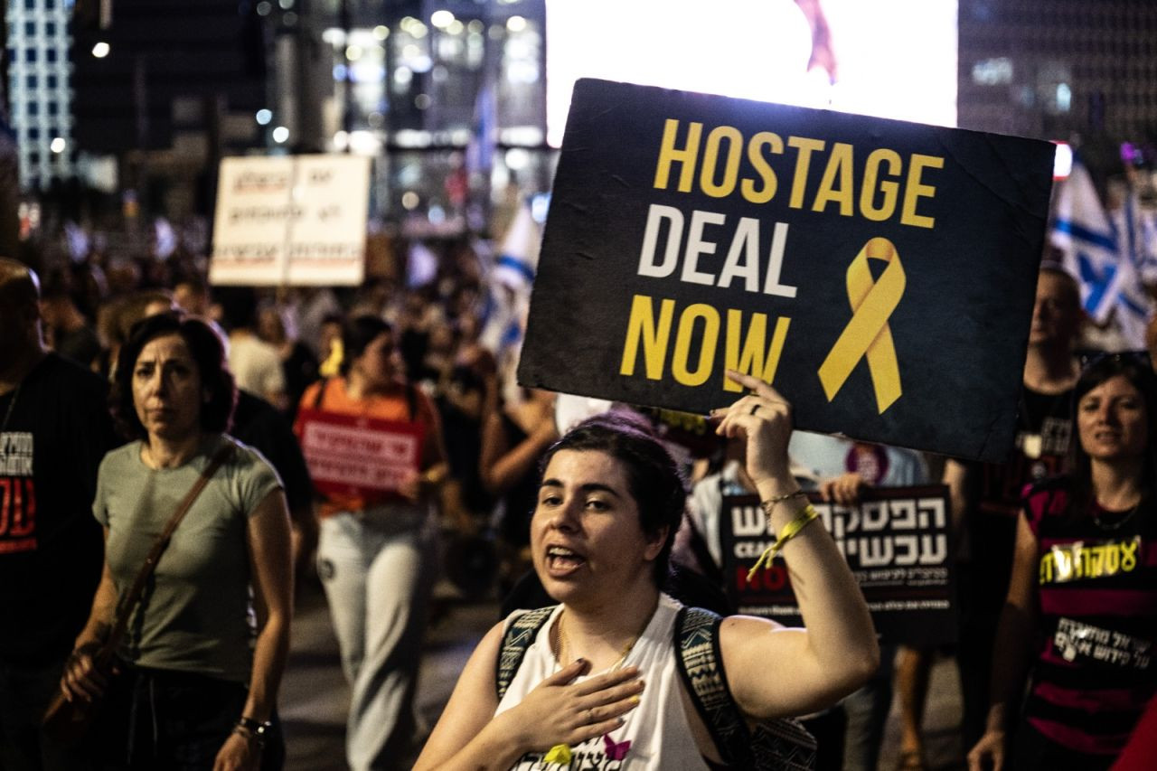 Tel Aviv'de binlerce eylemci toplandı: 'Netanyahu hükümeti esirleri öldürüyor' - Sayfa 2