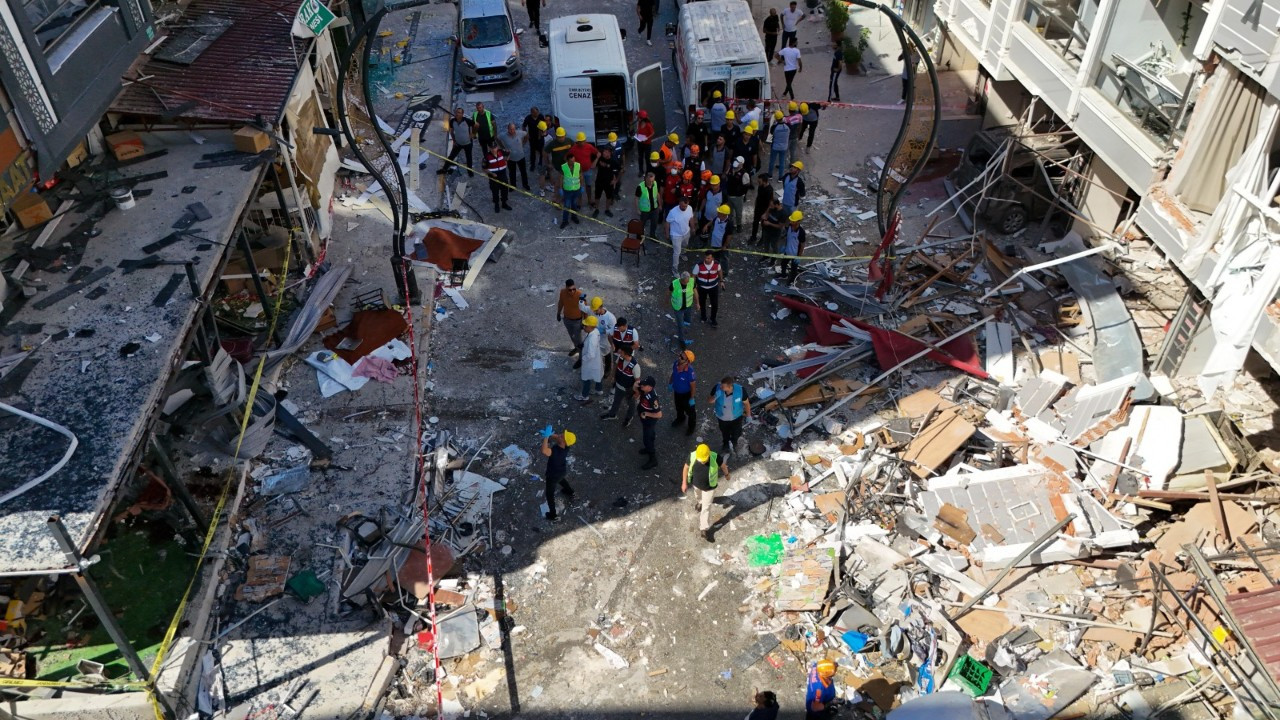 İzmir'deki patlamayla ilgili soruşturma başlatıldı: 2 şüpheli gözaltında
