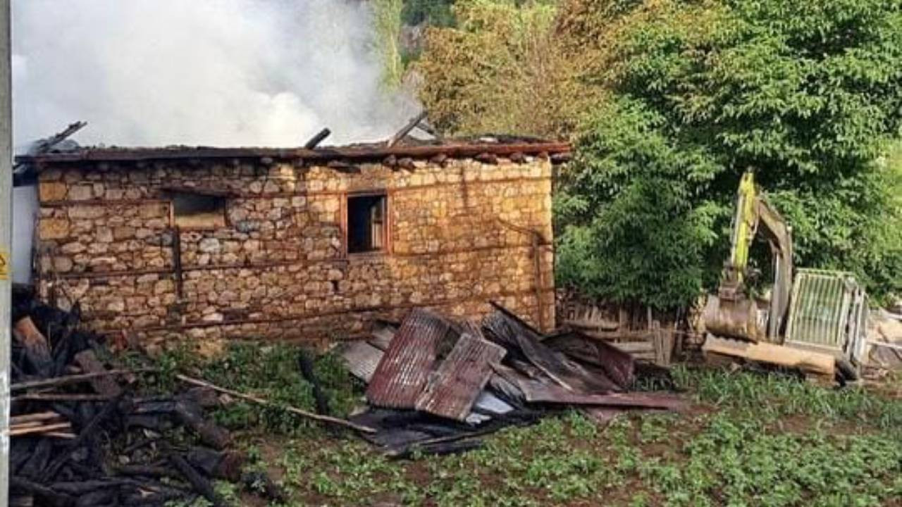 Adana'da müstakil evde çıkan yangın söndürüldü