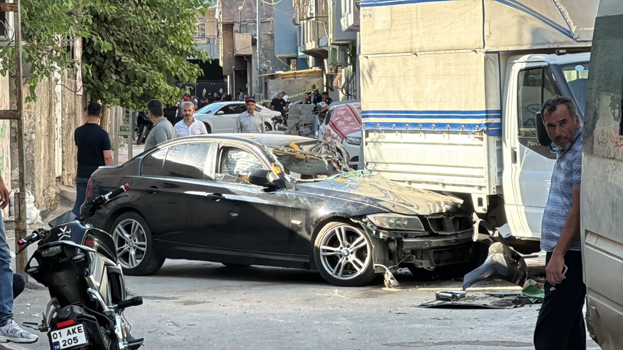 Adana'da silahlı saldırganlar kovaladıkları sürücüyü başından vurdu