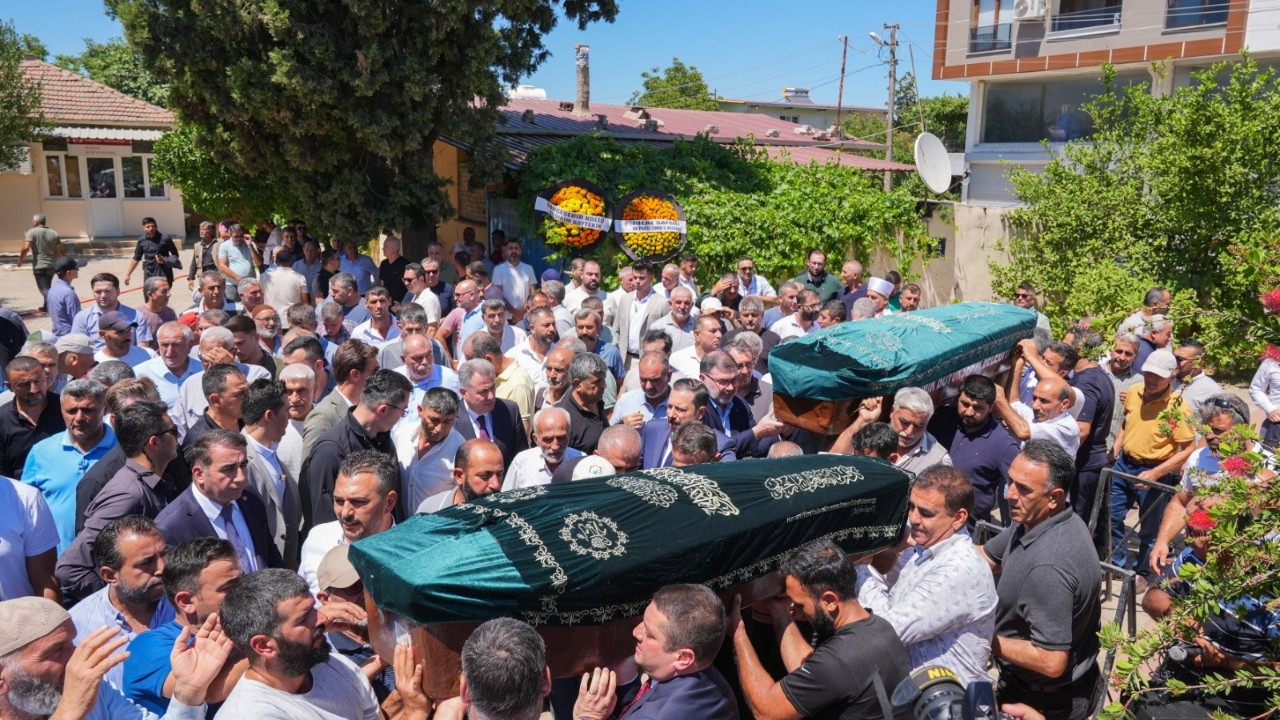 İzmir'deki patlamada hayatını kaybedenler için cenaze töreni
