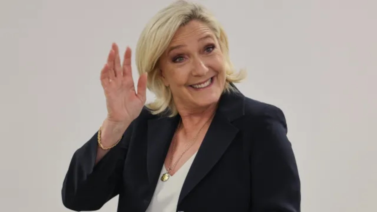 Fransa’da 200’den fazla aday, faşist Le Pen’e engel olmak için çekildi