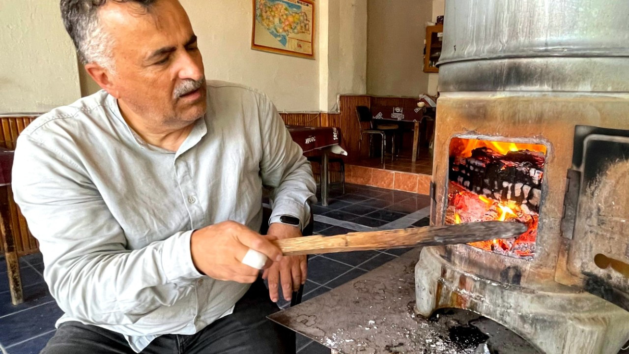 Türkiye sıcaktan yanıyor: Bu ilçede yaşayanlar soğuktan soba yaktı