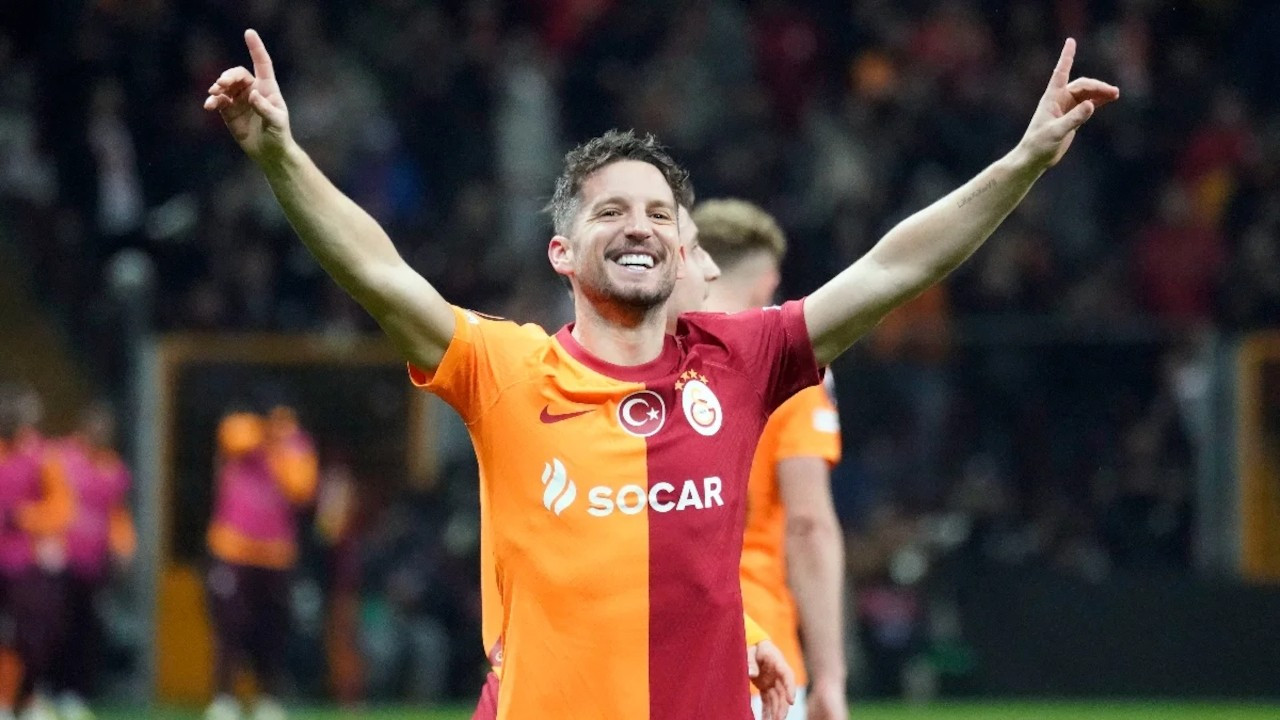 Galatasaray Mertens'in sözleşmesini uzattı