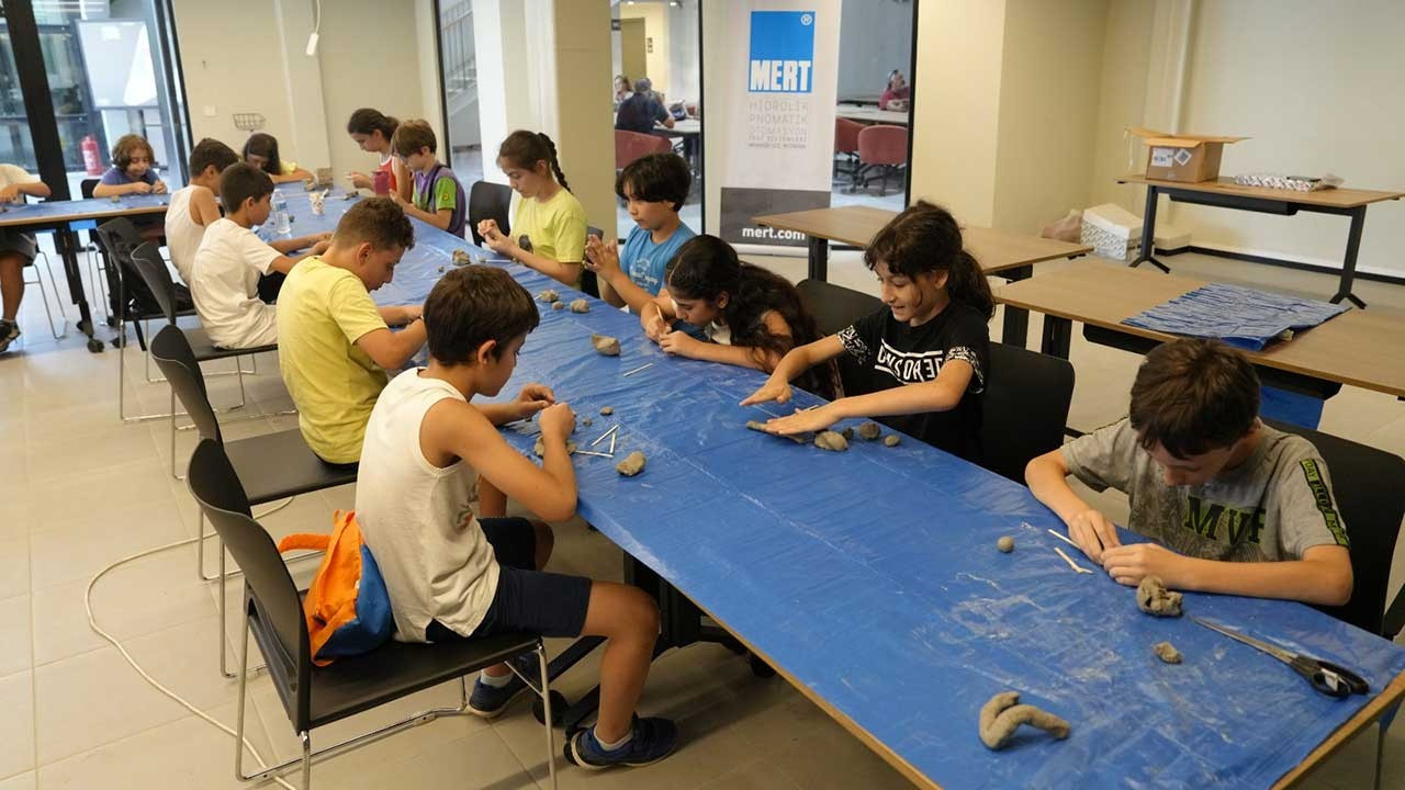 Kartal Belediyesi 'Bilim, Mühendislik ve Teknoloji Yaz Kampı' başladı
