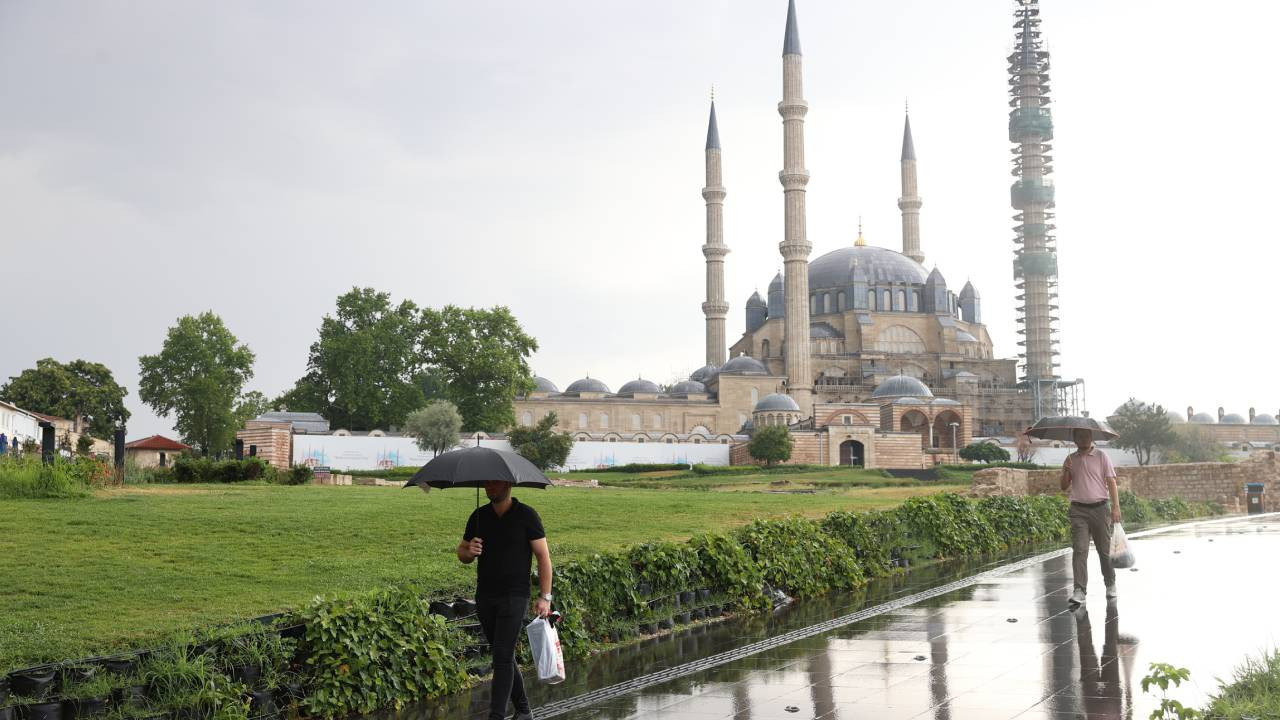 Edirne'de sağanak etkili oldu