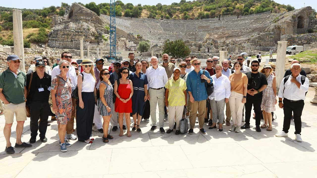 Yorgo Papandreu Efes Antik Kenti gezdi