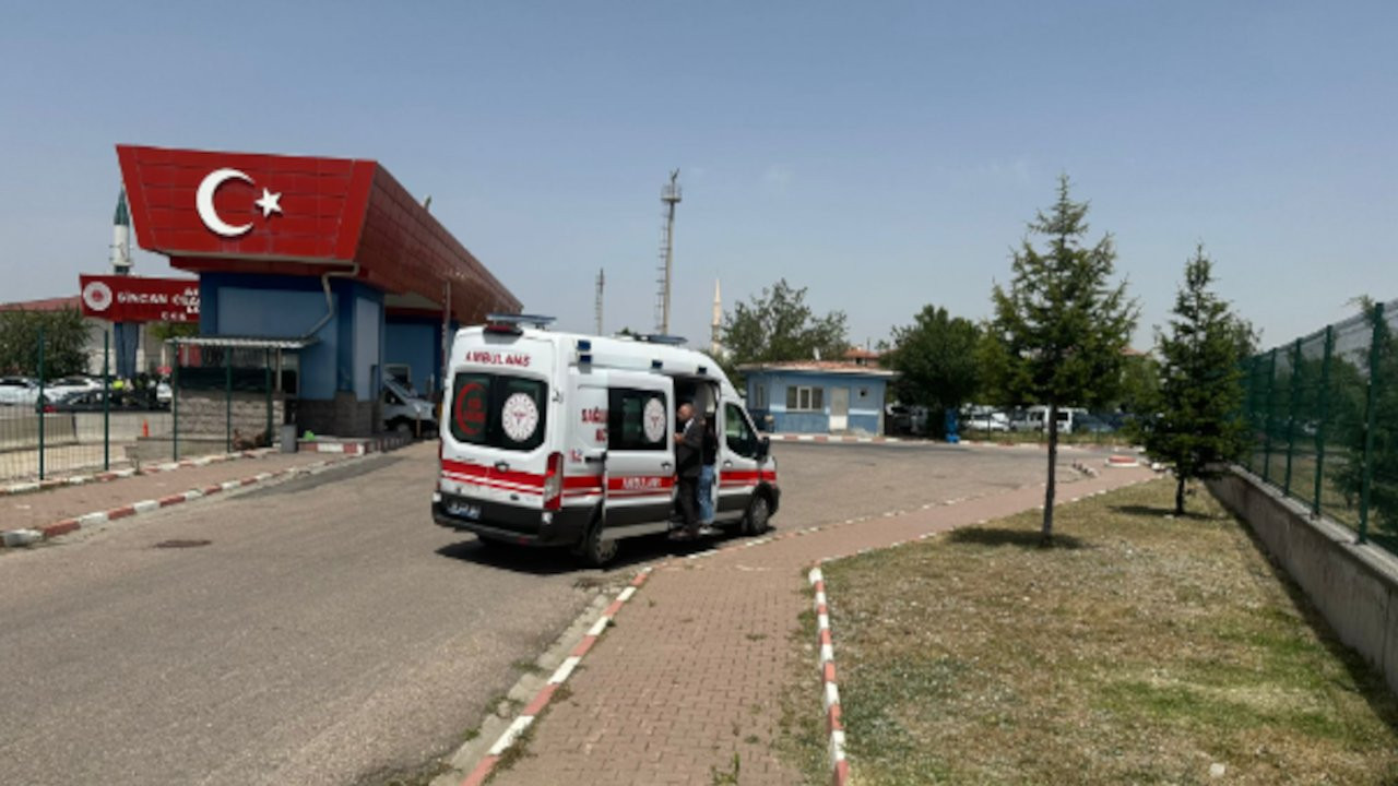 Sinan Ateş'in annesi Saniye Ateş ambulansla hastaneye kaldırıldı