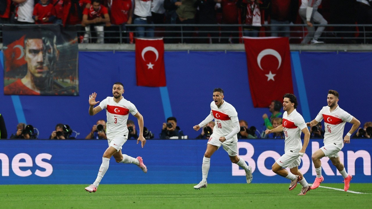 Çiğli Belediyesi, Türkiye-Hollanda maçı için dev ekran kuracak